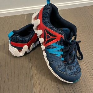 Reebok unisex kids runners sz 4Y EUC worn twice Ret $140